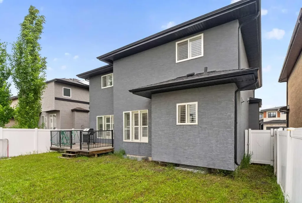 647 Fraser Vista NW Edmonton AB T5Y 0V4
