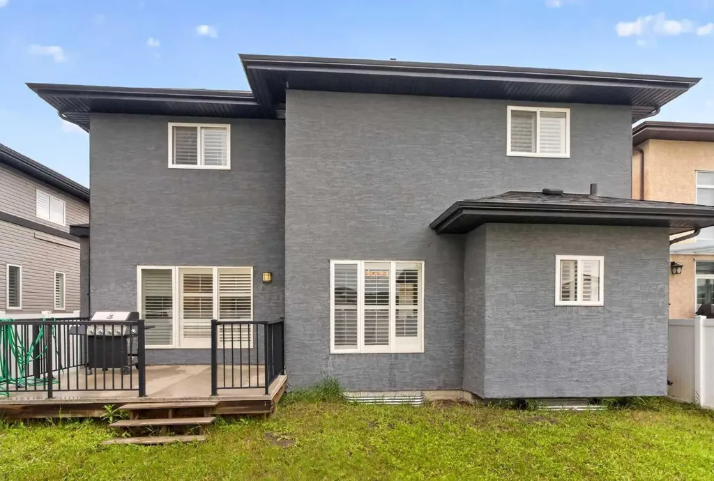 647 Fraser Vista NW Edmonton AB T5Y 0V4