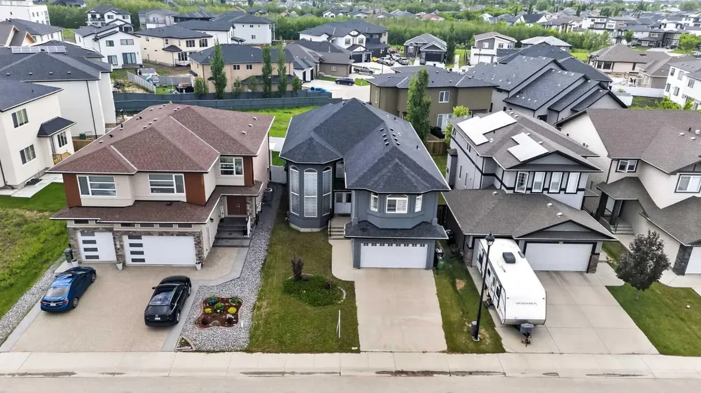 647 Fraser Vista NW Edmonton AB T5Y 0V4
