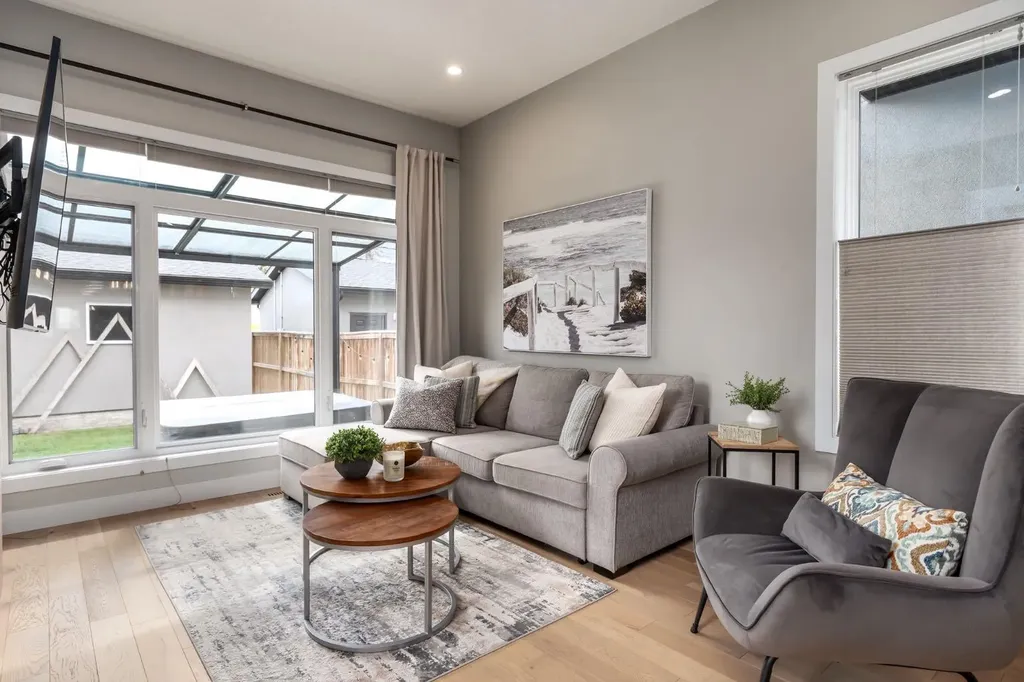 4321 72 Street NW Calgary AB T3B 2L1