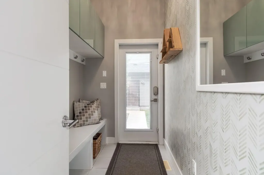 4321 72 Street NW Calgary AB T3B 2L1