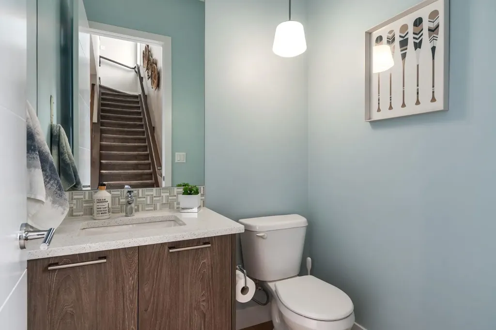 4321 72 Street NW Calgary AB T3B 2L1