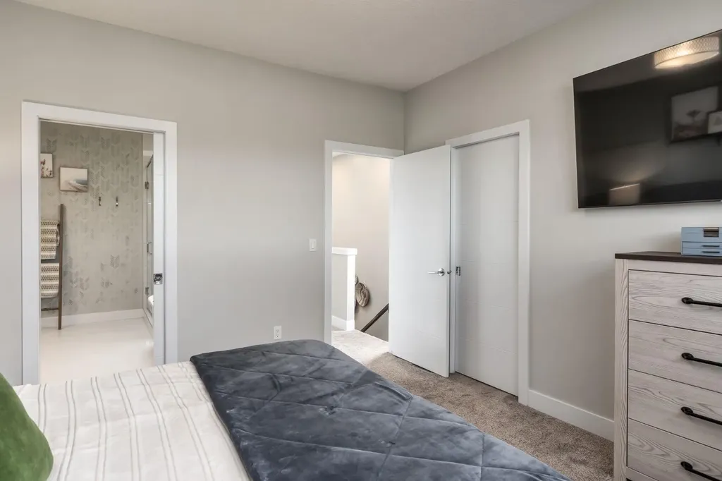 4321 72 Street NW Calgary AB T3B 2L1
