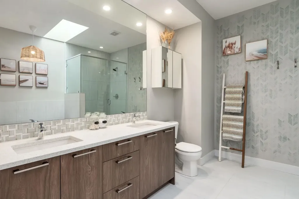 4321 72 Street NW Calgary AB T3B 2L1