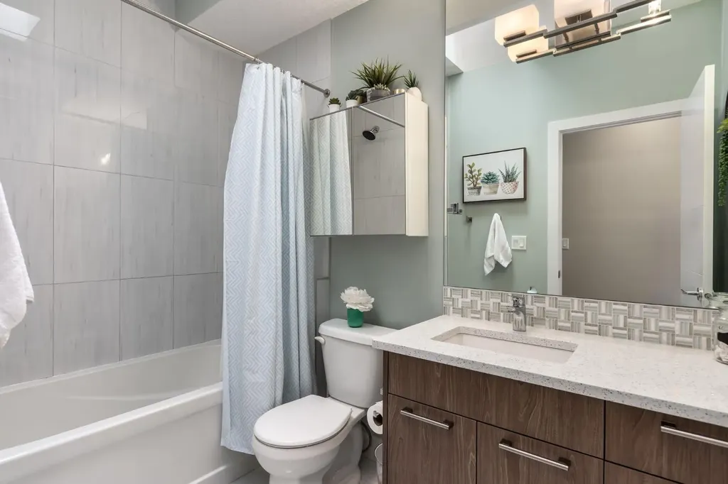 4321 72 Street NW Calgary AB T3B 2L1