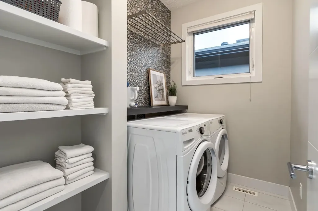 4321 72 Street NW Calgary AB T3B 2L1