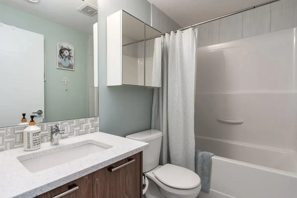 4321 72 Street NW Calgary AB T3B 2L1