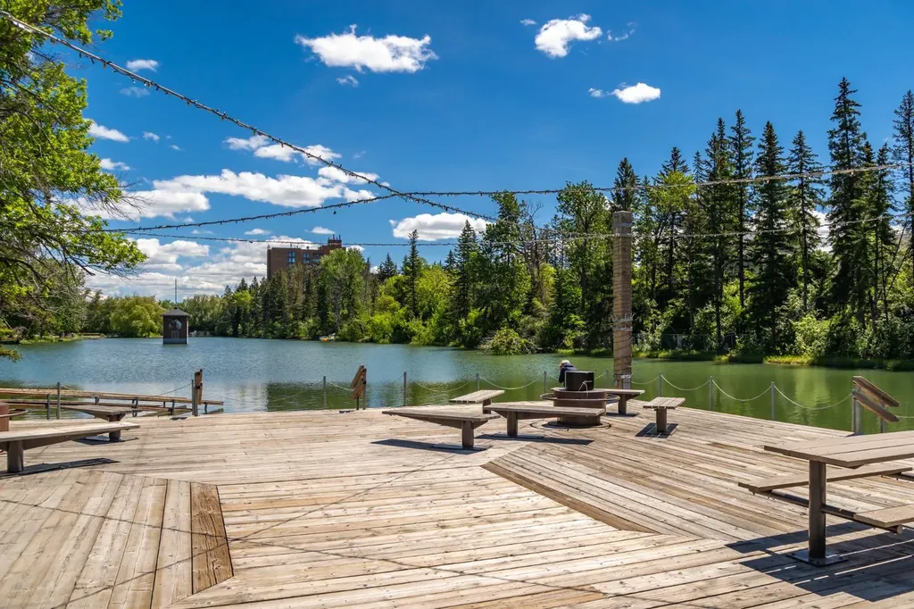 4321 72 Street NW Calgary AB T3B 2L1