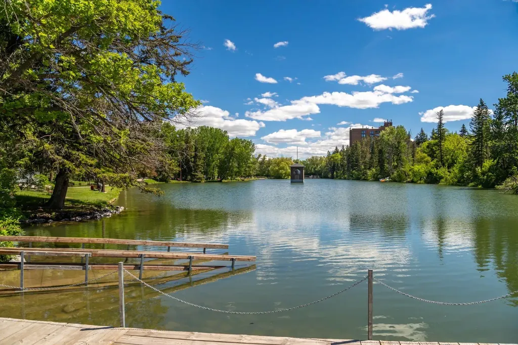 4321 72 Street NW Calgary AB T3B 2L1