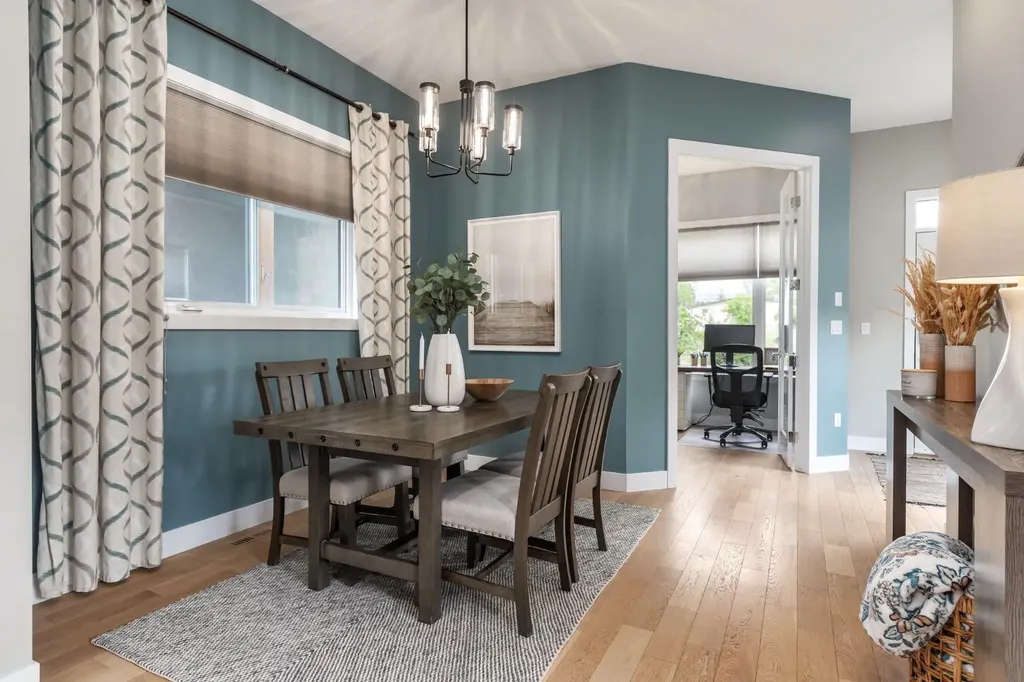 4321 72 Street NW Calgary AB T3B 2L1