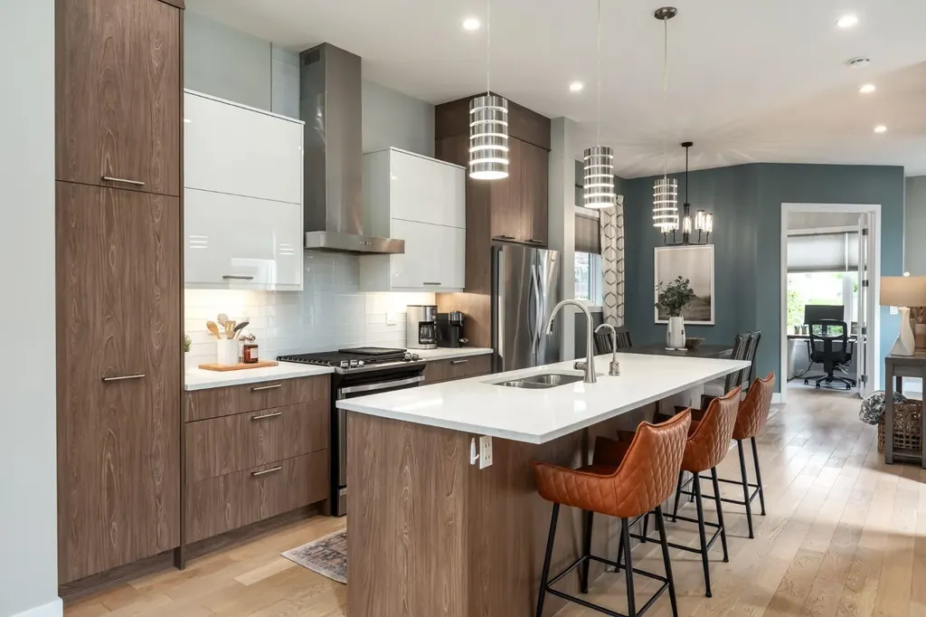 4321 72 Street NW Calgary AB T3B 2L1