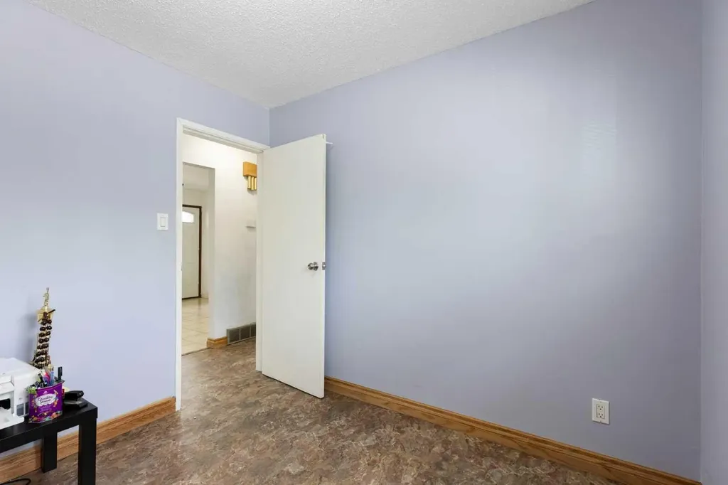 1016 Hunterdale Place NW Calgary AB T2K 4R7