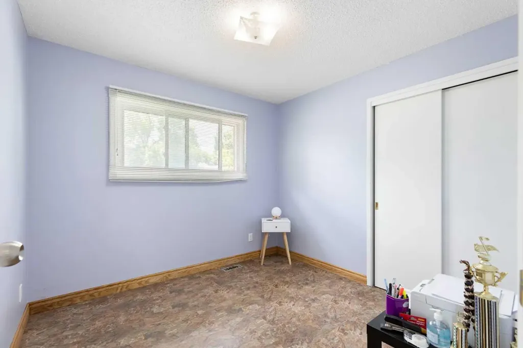 1016 Hunterdale Place NW Calgary AB T2K 4R7