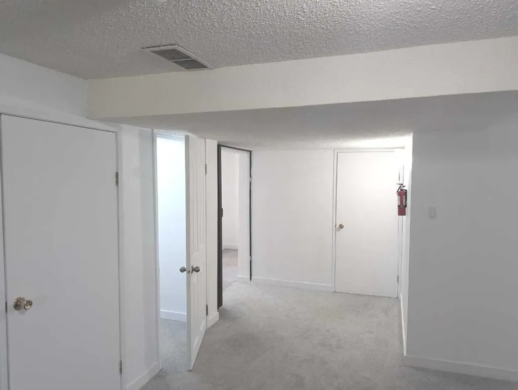 1016 Hunterdale Place NW Calgary AB T2K 4R7