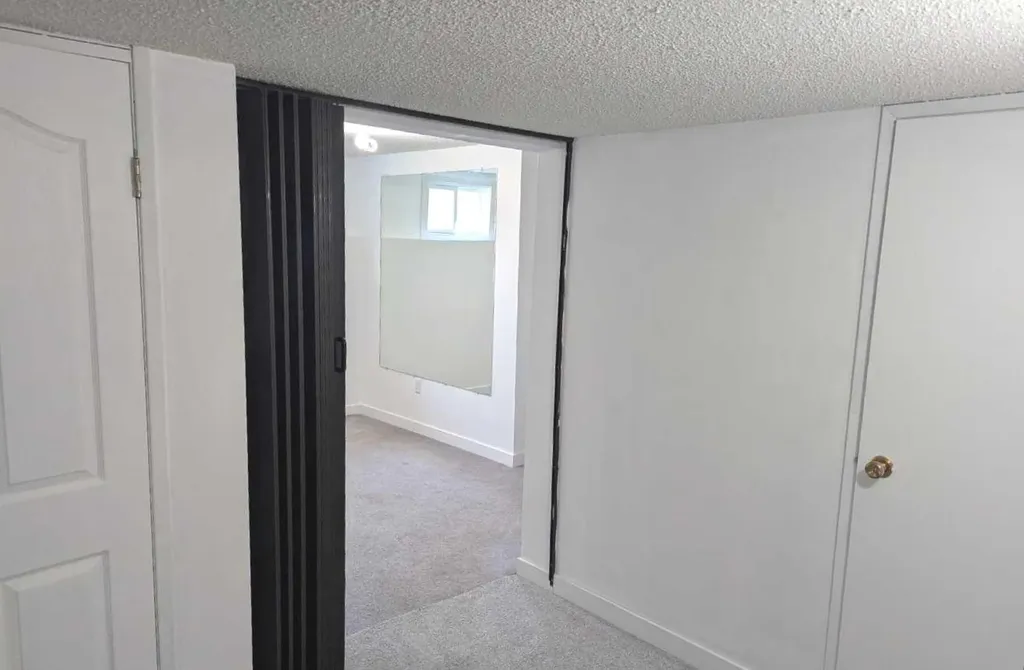 1016 Hunterdale Place NW Calgary AB T2K 4R7