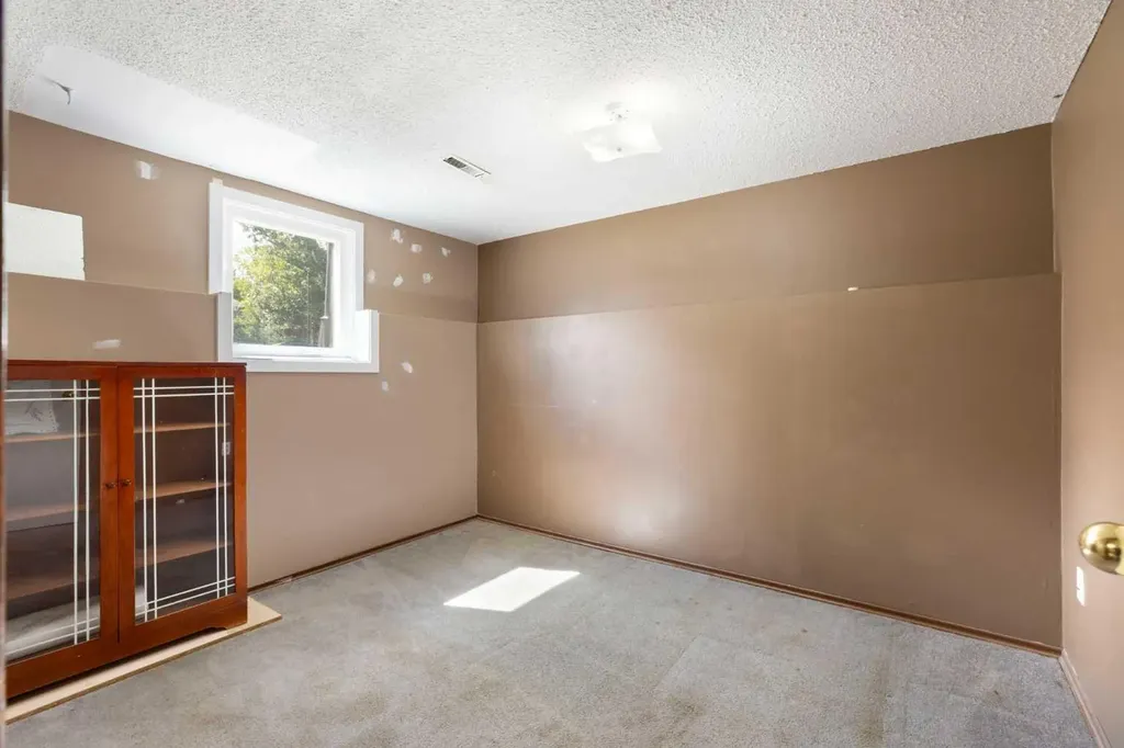 1016 Hunterdale Place NW Calgary AB T2K 4R7