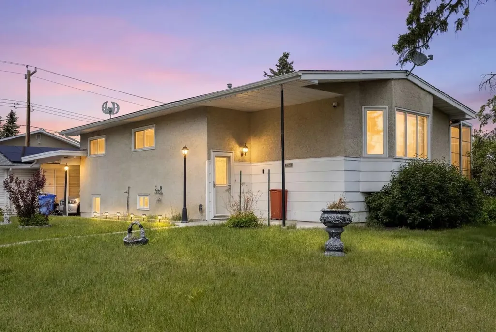 1016 Hunterdale Place NW Calgary AB T2K 4R7