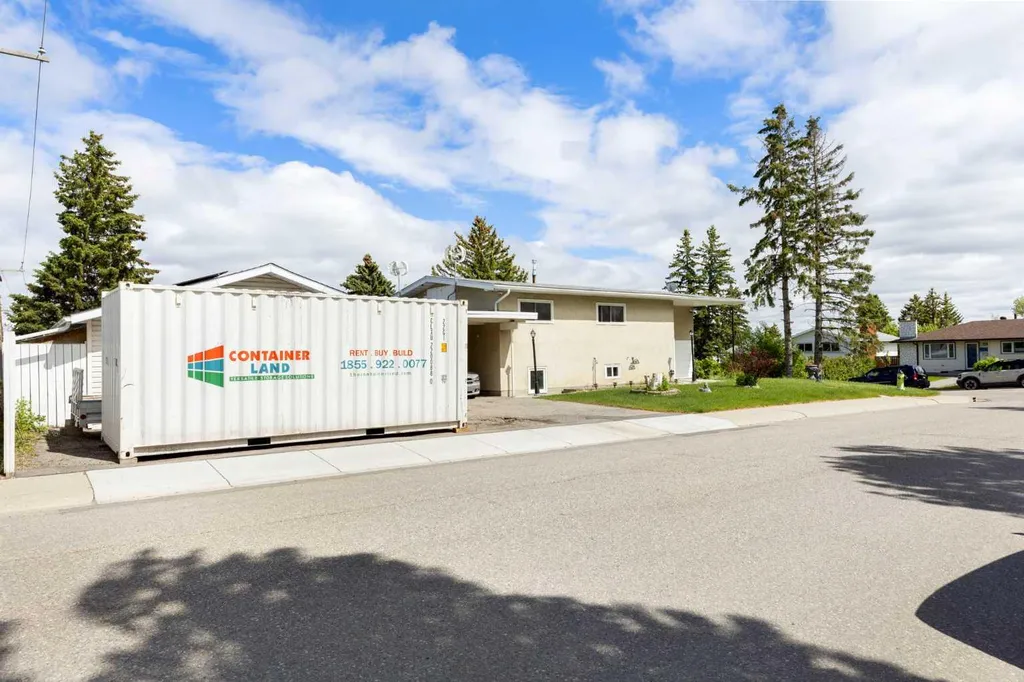 1016 Hunterdale Place NW Calgary AB T2K 4R7