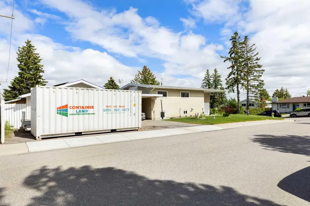 1016 Hunterdale Place NW Calgary AB T2K 4R7