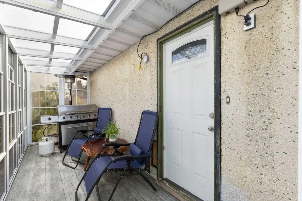 1016 Hunterdale Place NW Calgary AB T2K 4R7