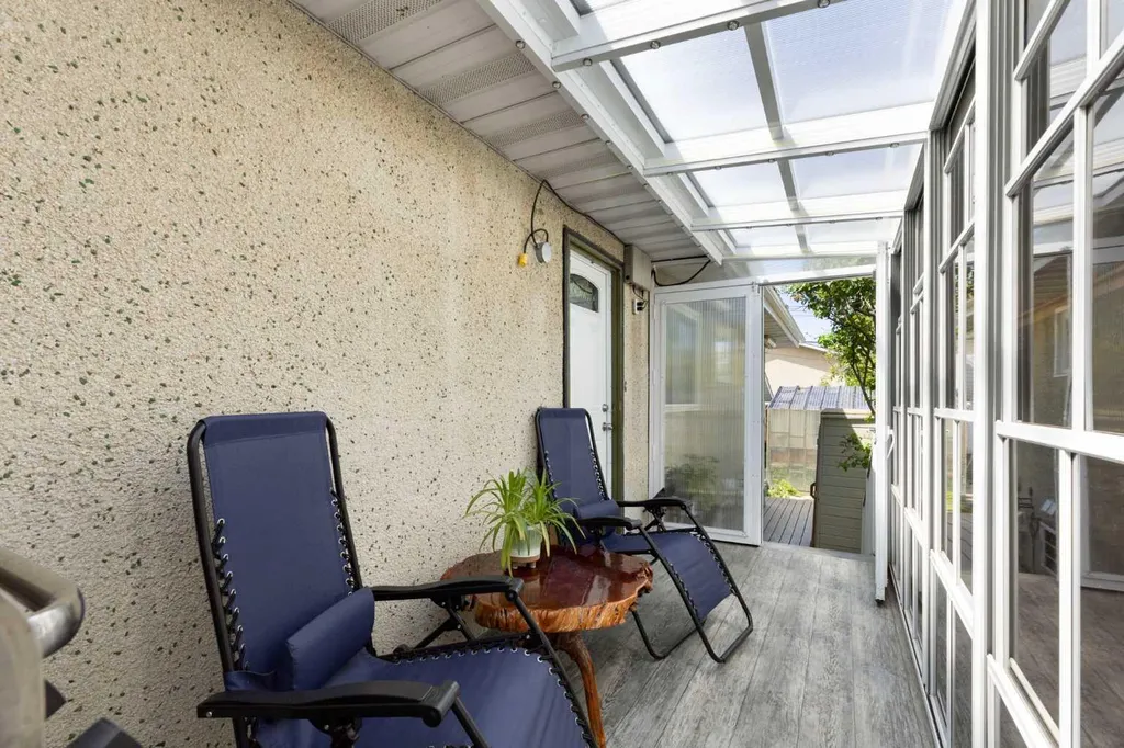 1016 Hunterdale Place NW Calgary AB T2K 4R7