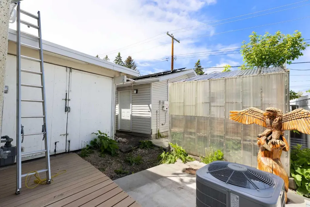 1016 Hunterdale Place NW Calgary AB T2K 4R7
