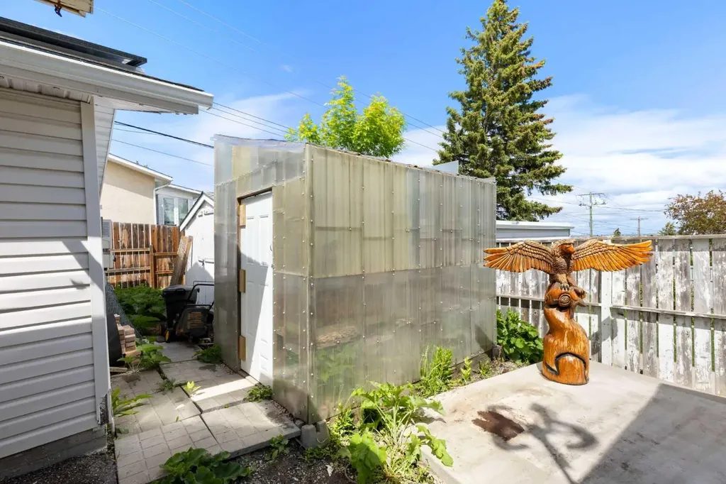 1016 Hunterdale Place NW Calgary AB T2K 4R7