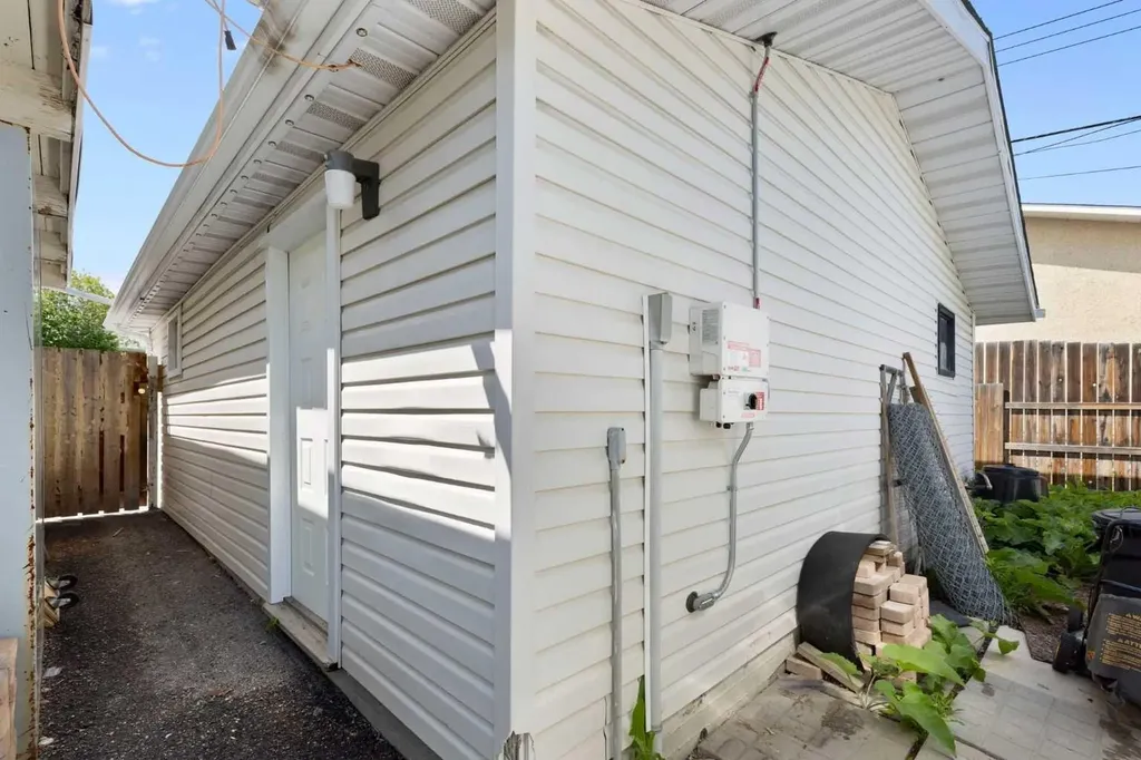 1016 Hunterdale Place NW Calgary AB T2K 4R7