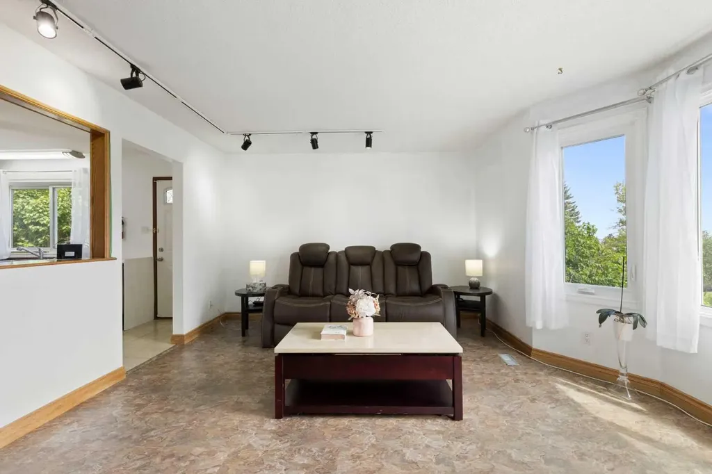 1016 Hunterdale Place NW Calgary AB T2K 4R7