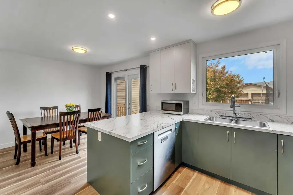 2162 Summerfield Boulevard SE Airdrie AB T4B 1X4