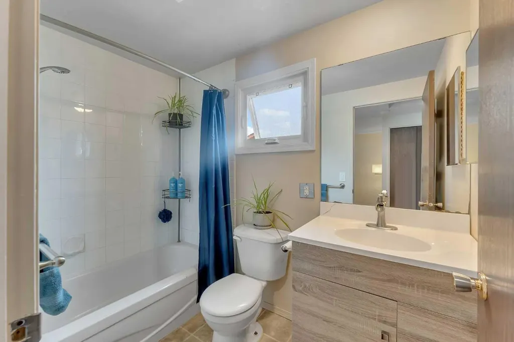 2162 Summerfield Boulevard SE Airdrie AB T4B 1X4