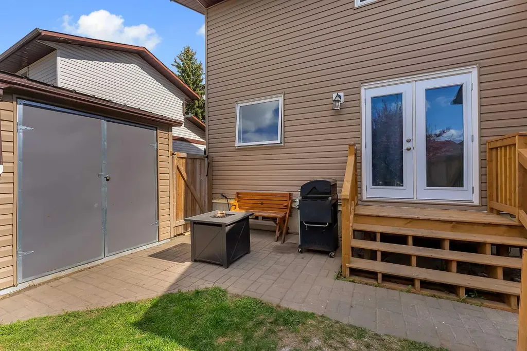 2162 Summerfield Boulevard SE Airdrie AB T4B 1X4