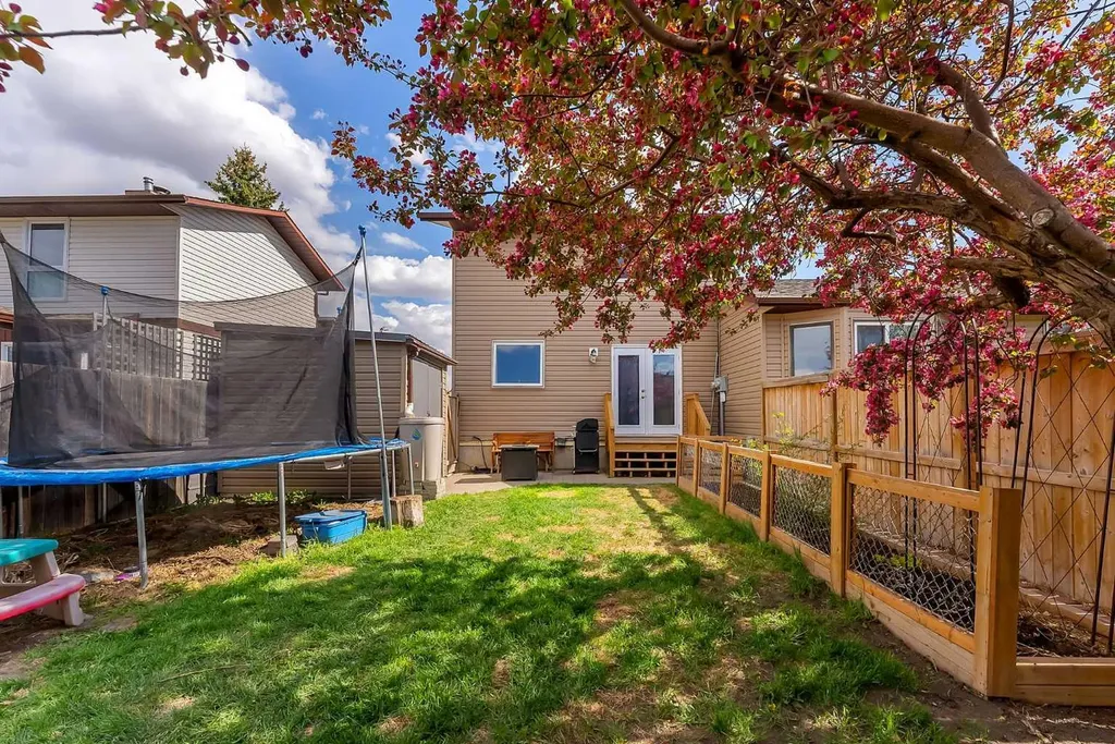 2162 Summerfield Boulevard SE Airdrie AB T4B 1X4