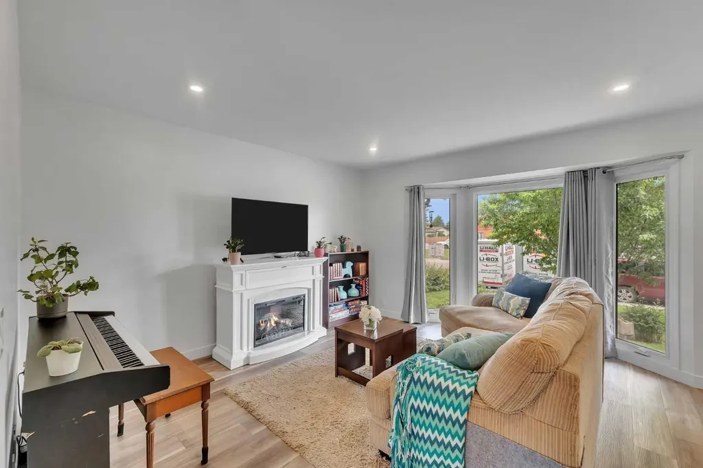 2162 Summerfield Boulevard SE Airdrie AB T4B 1X4
