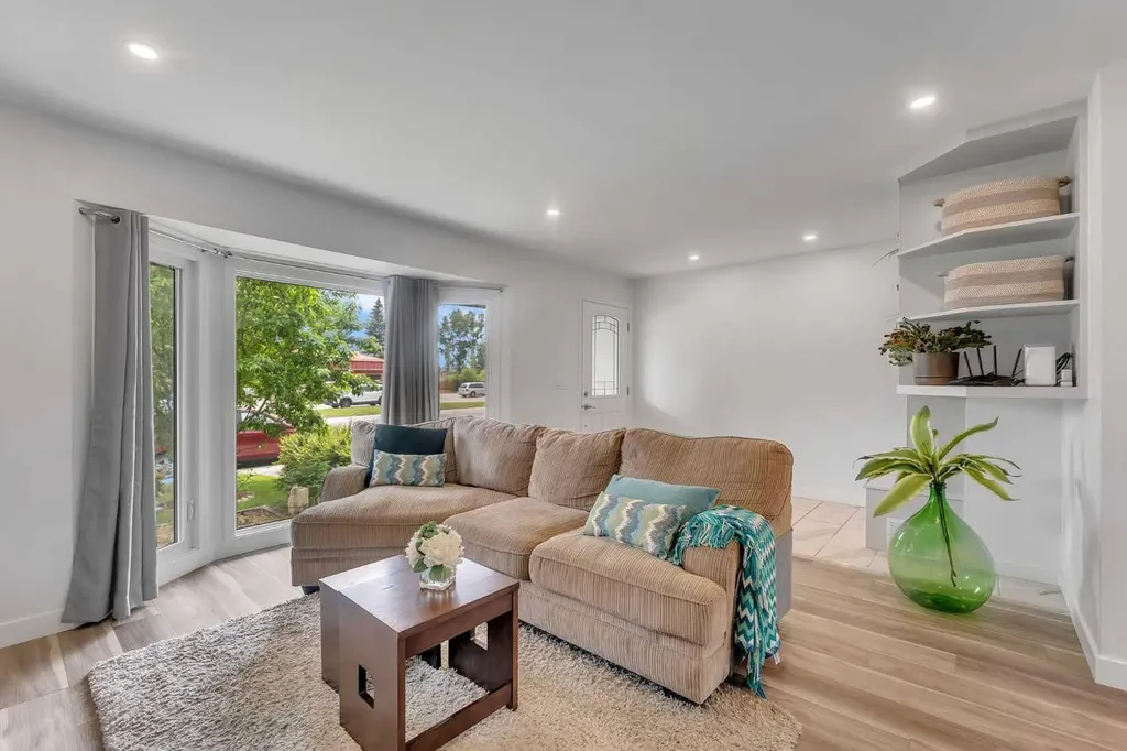 2162 Summerfield Boulevard SE Airdrie AB T4B 1X4