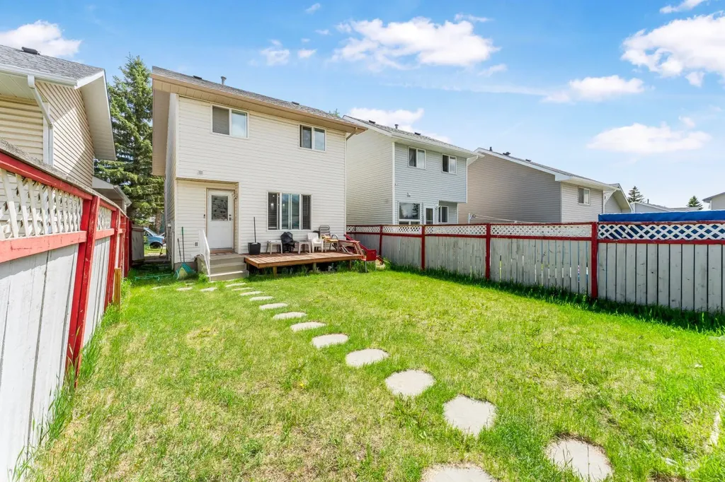 369 Martinwood Place NE Calgary AB T3J3H7