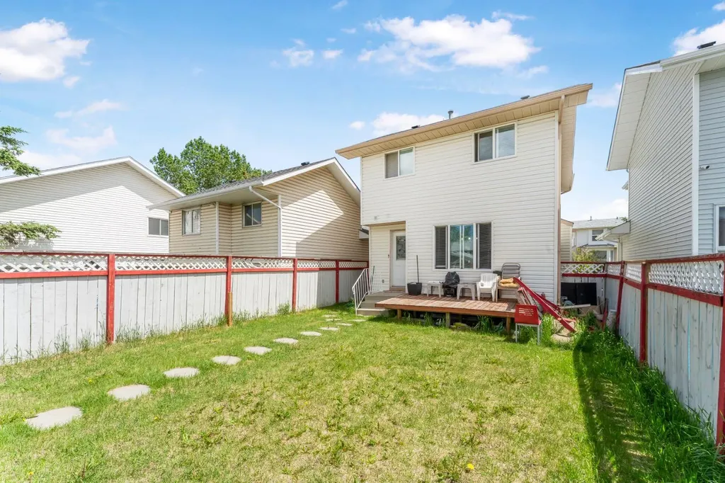 369 Martinwood Place NE Calgary AB T3J3H7