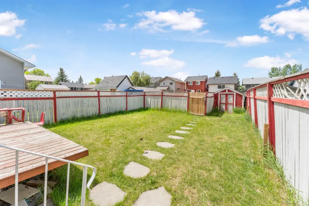 369 Martinwood Place NE Calgary AB T3J3H7
