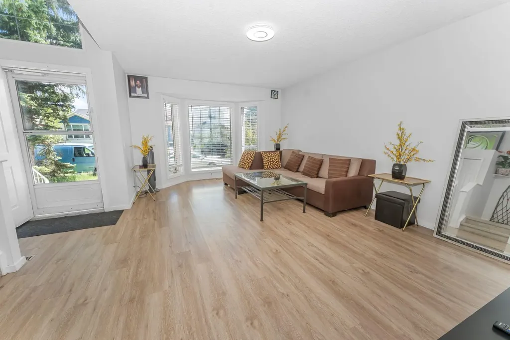 369 Martinwood Place NE Calgary AB T3J3H7