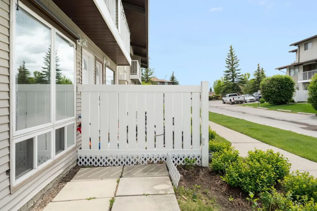200 Brookpark Drive SW Calgary AB T2W3E5