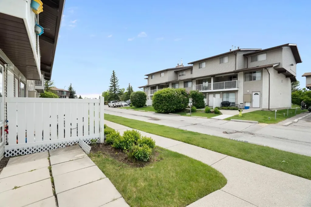 200 Brookpark Drive SW Calgary AB T2W3E5