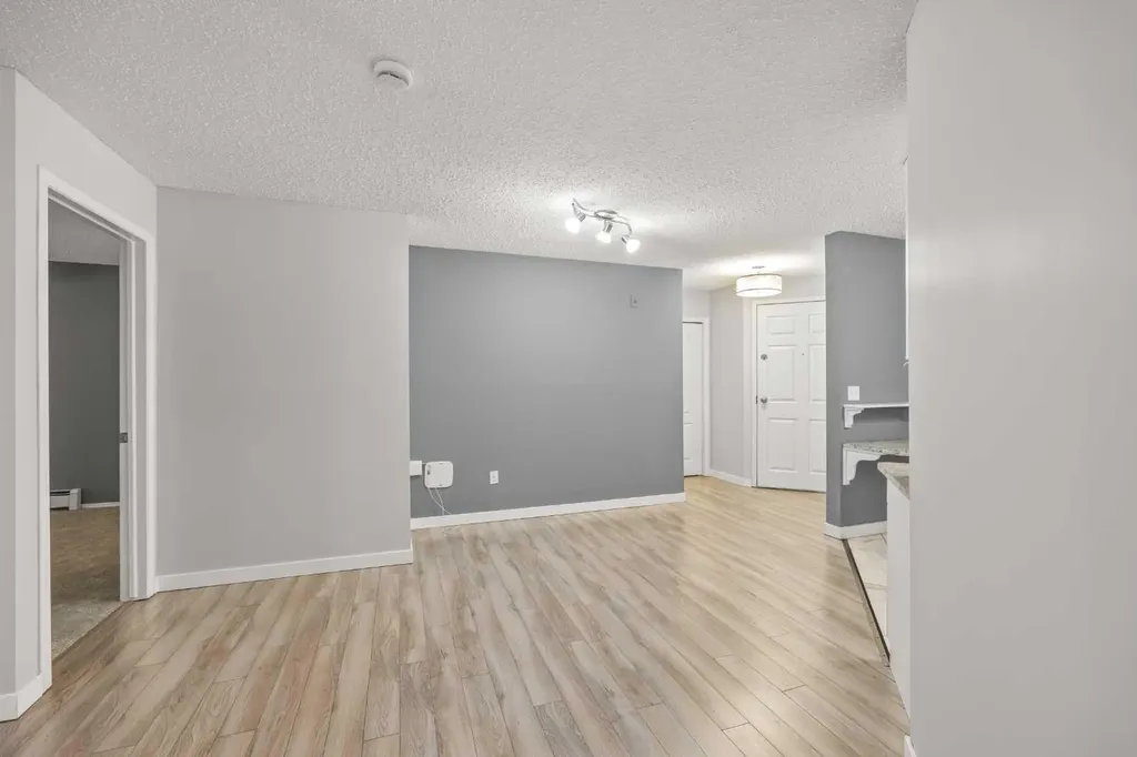 10 Sierra Morena Mews SW Calgary AB T3H 3K5