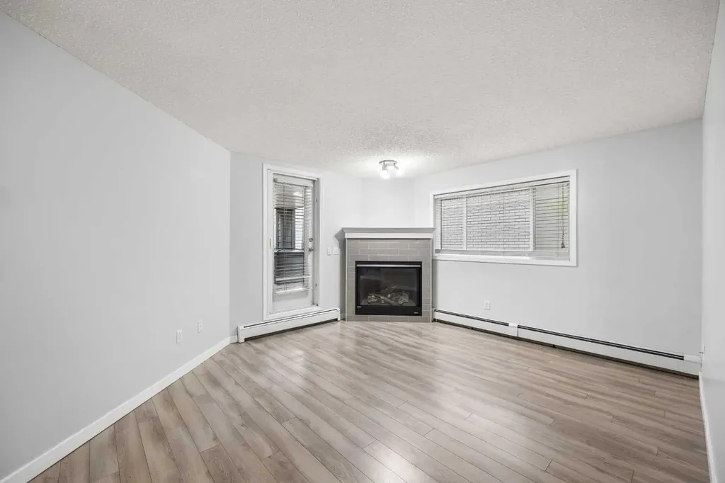 10 Sierra Morena Mews SW Calgary AB T3H 3K5