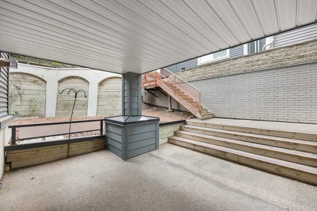 10 Sierra Morena Mews SW Calgary AB T3H 3K5