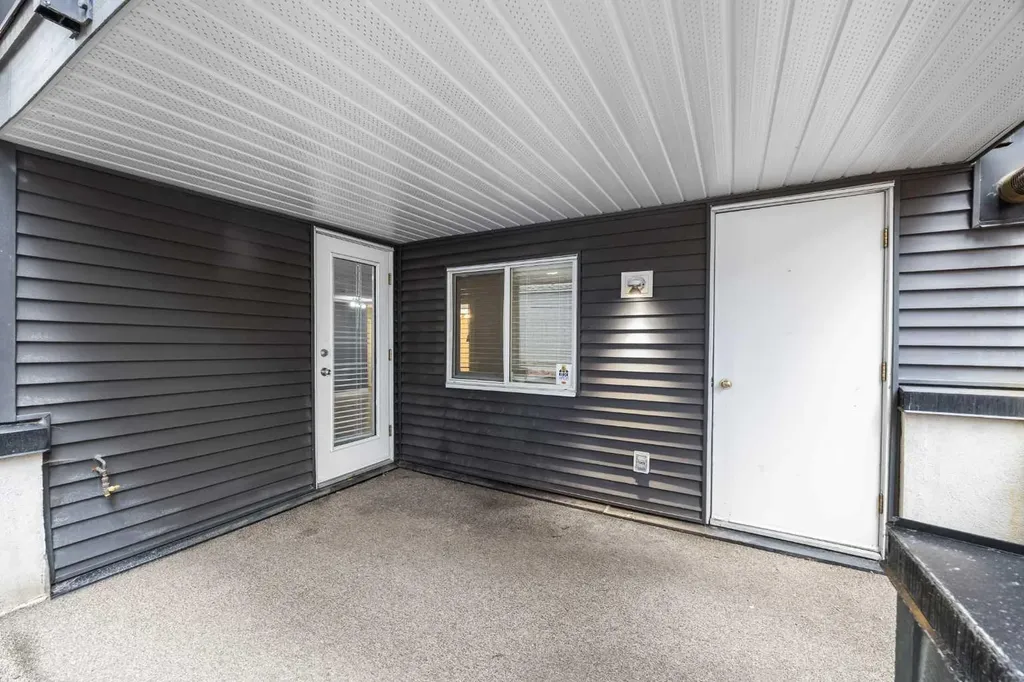 10 Sierra Morena Mews SW Calgary AB T3H 3K5