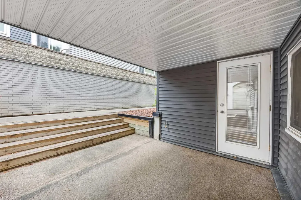 10 Sierra Morena Mews SW Calgary AB T3H 3K5