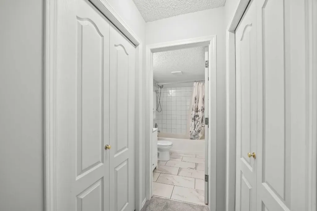 10 Sierra Morena Mews SW Calgary AB T3H 3K5