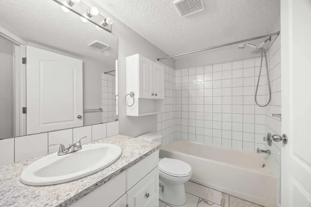 10 Sierra Morena Mews SW Calgary AB T3H 3K5