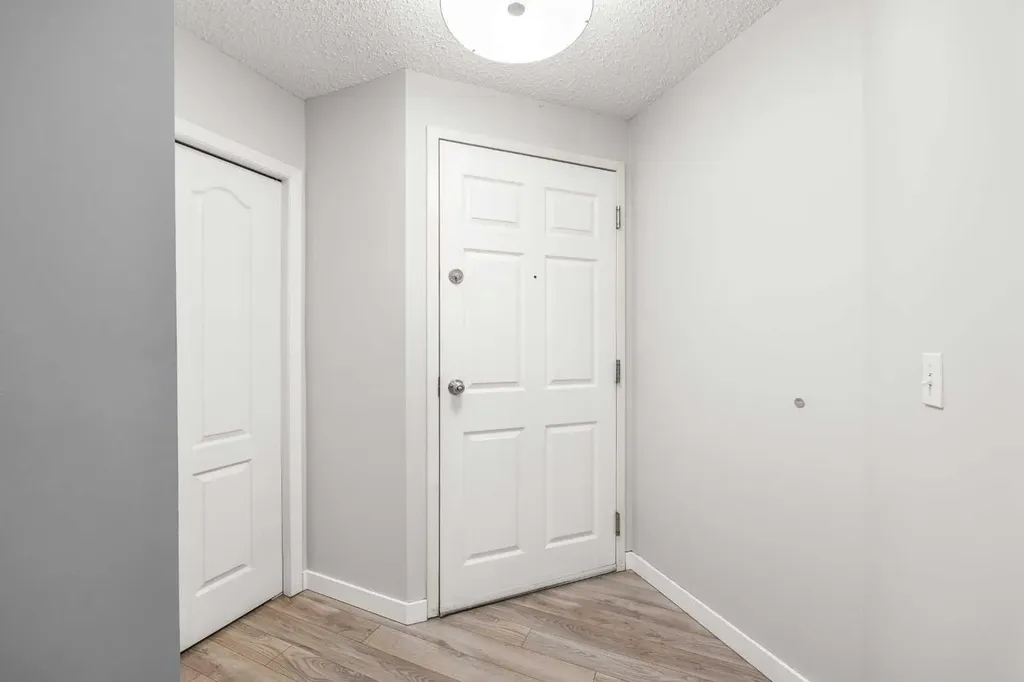 10 Sierra Morena Mews SW Calgary AB T3H 3K5