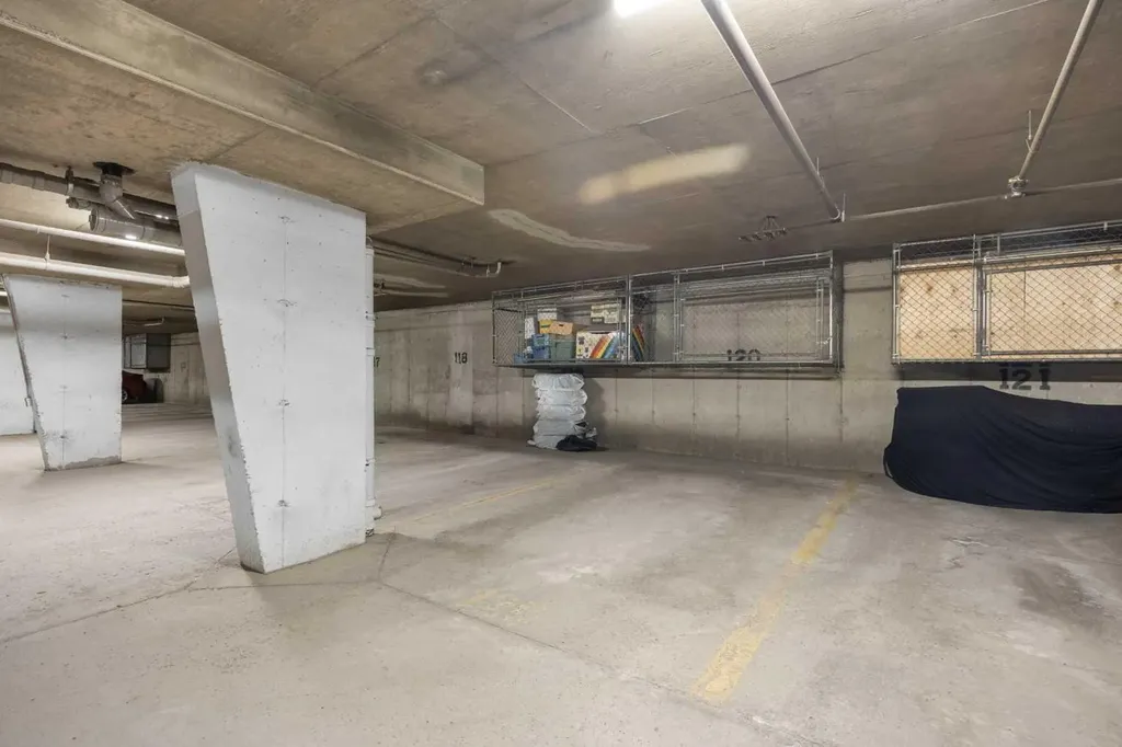 10 Sierra Morena Mews SW Calgary AB T3H 3K5
